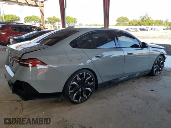 ✅ 2024 BMW i5 eDrive40 • VIN: WBY33FK04RCS32129 • Lot: 84874825. Listed on Copart with 11,356 mi. Free auction sales archive from the USA and detailed vehicle history report at DreamBid. Image 3.