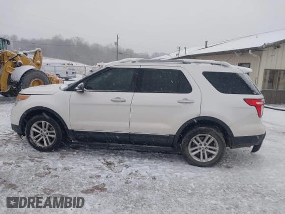 ✅ 2014 Ford Explorer XLT • VIN: 1FM5K8D80EGC62187 • Lot: 43815735. Wystawiony na IAAI z przebiegiem 214 175 mil. Bezpłatny archiwum sprzedaży aukcyjnych z USA i szczegółowy raport historii pojazdu na DreamBid. Zdjęcie 14.