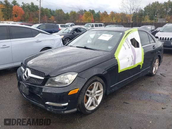 ✅ 2013 Mercedes-Benz C 300 Sport • VIN: WDDGF8AB4DG113013 • Lot: 43466227. Listed on IAAI with 154,765 mi. Free auction sales archive from the USA and detailed vehicle history report at DreamBid. Image 17.
