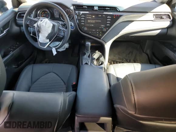 2020 Toyota Camry Hybrid SE z VIN 4T1J31AK4LU016891, wystawiony jako Copart lot #84918825 z przebiegiem 105 428 mil mil oraz Szkoda całkowita • Salvage title. Historia ofert i sprzedaży dostępna na DreamBid. Obrazek 8.