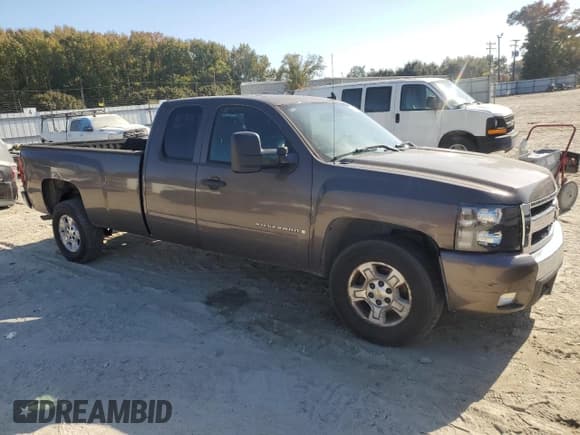 ✅ 2007 Chevrolet Silverado 1500 Work Truck • VIN: 1GCEC19J17E575140 • Lot: 78829764. Listed on Copart with 221,631 mi. Free auction sales archive from the USA and detailed vehicle history report at DreamBid. Image 4.