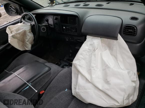 ✅ 1997 Dodge Dakota • VIN: 1B7GG23XXVS260724 • Lot: 81040004. Wystawiony na Copart z przebiegiem Nie podano. Bezpłatny archiwum sprzedaży aukcyjnych z USA i szczegółowy raport historii pojazdu na DreamBid. Zdjęcie 8.