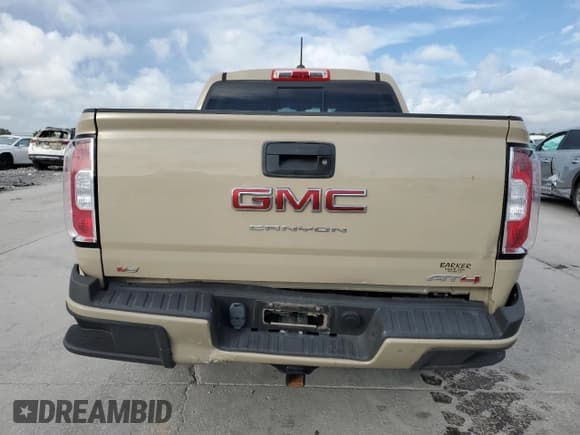 ✅ 2022 GMC Canyon 4WD AT4 • VIN: 1GTG6FEN6N1231166 • Lot: 68389745. Wystawiony na Copart z przebiegiem 8 563 mil. Bezpłatny archiwum sprzedaży aukcyjnych z USA i szczegółowy raport historii pojazdu na DreamBid. Zdjęcie 6.