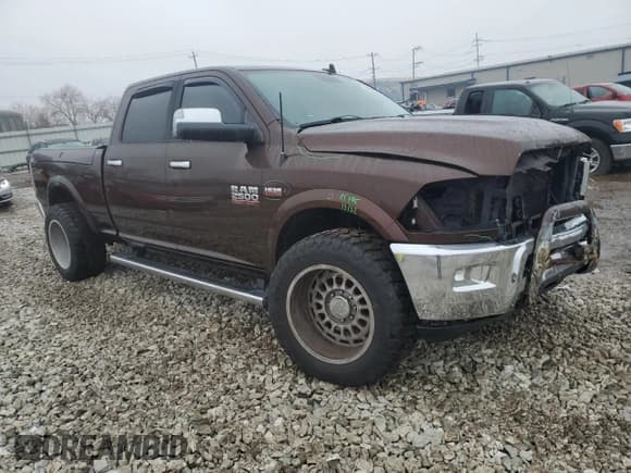 ✅ 2015 Ram 2500 Laramie • VIN: 3C6UR5FJ0FG646431 • Lot: 47999325. Wystawiony na Copart z przebiegiem 103 132 mil. Bezpłatny archiwum sprzedaży aukcyjnych z USA i szczegółowy raport historii pojazdu na DreamBid. Zdjęcie 4.