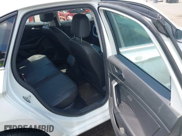 ✅ 2019 Volkswagen Jetta SEL • VIN: 3VWEB7BU8KM171987 • Lot: 42597141. Listed on IAAI with 45,620 mi. Free auction sales archive from the USA and detailed vehicle history report at DreamBid. Image 8.