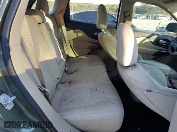 ✅ 2019 Jeep Cherokee Latitude • VIN: 1C4PJLCB4KD241369 • Lot: 81866775. Wystawiony na Copart z przebiegiem 133 269 mil. Bezpłatny archiwum sprzedaży aukcyjnych z USA i szczegółowy raport historii pojazdu na DreamBid. Zdjęcie 11.