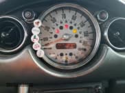 ✅ 2008 MINI Convertible S • VIN: WMWRH33588TL97523 • Lot: 77079364. Wystawiony na Copart z przebiegiem 138 764 mil. Bezpłatny archiwum sprzedaży aukcyjnych z USA i szczegółowy raport historii pojazdu na DreamBid. Zdjęcie 9.