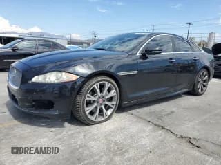 ✅ 2015 Jaguar XJ • VIN: SAJWA1CZ4F8V90576 • Лот: 70484165. Опубликован ранее на Copart с пробегом 168 749 миль. Бесплатный доступ к архиву аукционных продаж из США и подробный отчёт об истории автомобиля на DreamBid. Изображение 1.