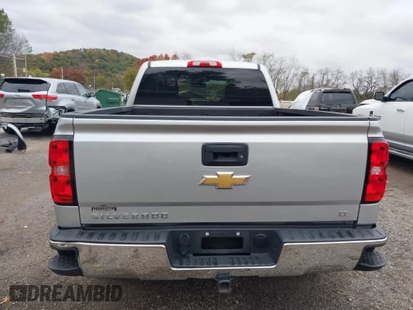 ✅ 2018 Chevrolet Silverado 1500 LT • VIN: 2GCVKREC8J1100473 • Lot: 43497902. Wystawiony na IAAI z przebiegiem 123 709 mil. Bezpłatny archiwum sprzedaży aukcyjnych z USA i szczegółowy raport historii pojazdu na DreamBid. Zdjęcie 16.