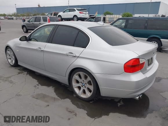 ✅ 2006 BMW 3 Series 330i • VIN: WBAVB33526KS31274 • Лот: 42120518. Опубликован ранее на IAAI с пробегом 167 203 миль. Бесплатный доступ к архиву аукционных продаж из США и подробный отчёт об истории автомобиля на DreamBid. Изображение 3.