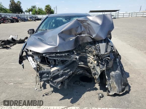 ✅ 2019 Toyota Camry LE • VIN: 4T1B11HK4KU197568 • Лот: 55860915. Опубликован ранее на Copart с пробегом 72 711 миль. Бесплатный доступ к архиву аукционных продаж из США и подробный отчёт об истории автомобиля на DreamBid. Изображение 5.