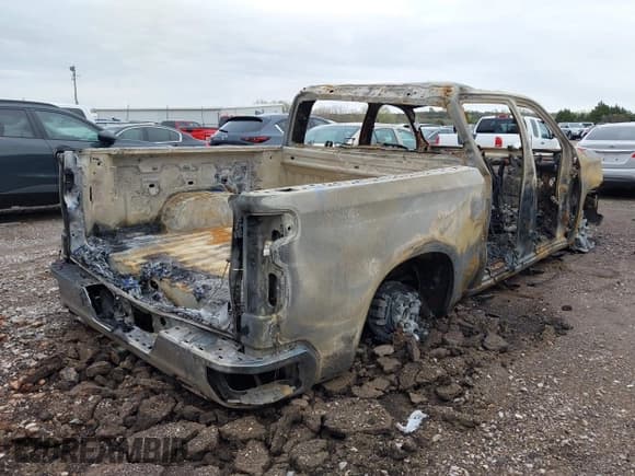 ✅ 2020 Chevrolet Silverado 1500 LT • VIN: 3GCUYDEDXLG247538 • Lot: 41877992. Listed on IAAI with Not provided. Free auction sales archive from the USA and detailed vehicle history report at DreamBid. Image 4.