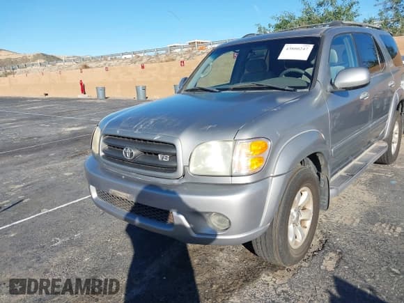 ✅ 2003 Toyota Sequoia SR5 • VIN: 5TDZT34A83S186830 • Lot: 43800247. Listed on IAAI with 236,923 mi. Free auction sales archive from the USA and detailed vehicle history report at DreamBid. Image 6.