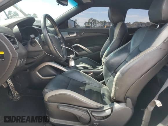 2016 Hyundai Veloster Turbo z VIN KMHTC6AE5GU252388, wystawiony jako Copart lot #48964145 z przebiegiem 137 421 mil mil oraz Szkoda całkowita • Salvage title. Historia ofert i sprzedaży dostępna na DreamBid. Obrazek 7.