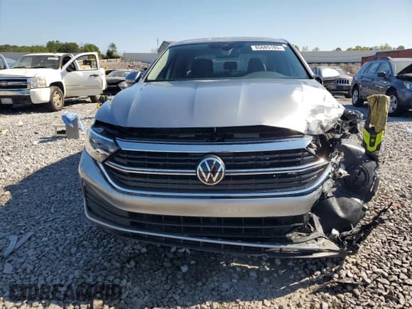 ✅ 2024 Volkswagen Jetta SE • VIN: 3VWEM7BU1RM069533 • Lot: 85685185. Listed on Copart with 8,118 mi. Free auction sales archive from the USA and detailed vehicle history report at DreamBid. Image 5.