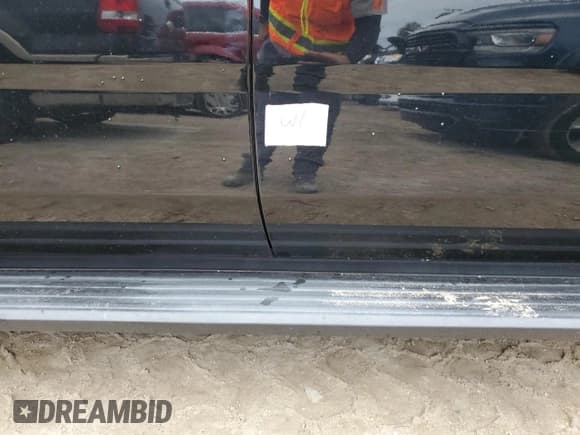 ✅ 2019 Chevrolet Suburban LT • VIN: 1GNSKHKC9KR374511 • Lot: 74765534. Wystawiony na Copart z przebiegiem 90 109 mil. Bezpłatny archiwum sprzedaży aukcyjnych z USA i szczegółowy raport historii pojazdu na DreamBid. Zdjęcie 13.