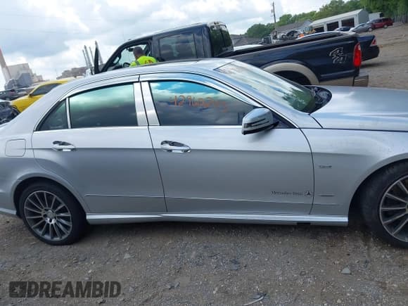 ✅ 2010 Mercedes-Benz E 350 Luxury • VIN: WDDHF8HB7AA064088 • Lot: 42960243. Listed on IAAI with 98,530 mi. Free auction sales archive from the USA and detailed vehicle history report at DreamBid. Image 13.