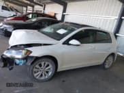 ✅ 2020 Volkswagen Golf TSI • VIN: 3VWG57AU9LM001513 • Lot: 42245723. Wystawiony na IAAI z przebiegiem 42 261 mil. Bezpłatny archiwum sprzedaży aukcyjnych z USA i szczegółowy raport historii pojazdu na DreamBid. Zdjęcie 13.