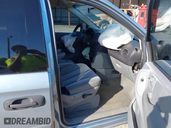 ✅ 2006 Dodge Grand Caravan • VIN: 1D4GP24RX6B555472 • Lot: 40499253. Listed on IAAI with 271,128 mi. Free auction sales archive from the USA and detailed vehicle history report at DreamBid. Image 5.