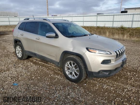 ✅ 2015 Jeep Cherokee Latitude • VIN: 1C4PJMCS0FW749578 • Lot: 93693415. Wystawiony na Copart z przebiegiem 157 786 mil. Bezpłatny archiwum sprzedaży aukcyjnych z USA i szczegółowy raport historii pojazdu na DreamBid. Zdjęcie 4.
