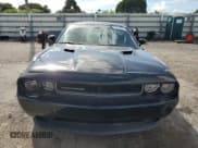 ✅ 2014 Dodge Challenger SXT • VIN: 2C3CDYAG6EH277318 • Lot: 73034984. Wystawiony na Copart z przebiegiem 44 413 mil. Bezpłatny archiwum sprzedaży aukcyjnych z USA i szczegółowy raport historii pojazdu na DreamBid. Zdjęcie 5.