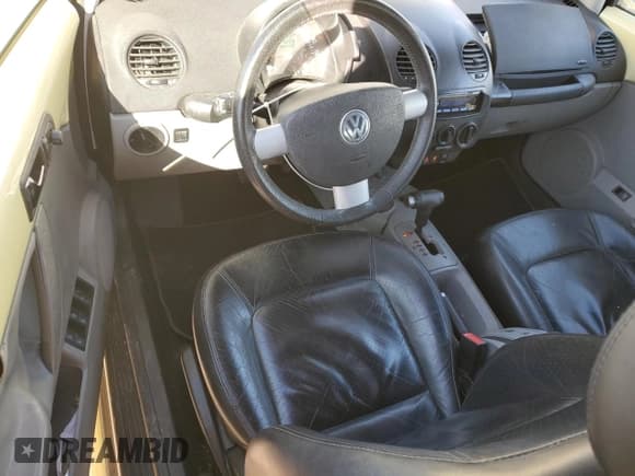 ✅ 2003 Volkswagen Beetle GLS • VIN: 3VWCD21Y43M331910 • Lot: 42709485. Listed on Copart with 56,409 mi. Free auction sales archive from the USA and detailed vehicle history report at DreamBid. Image 8.