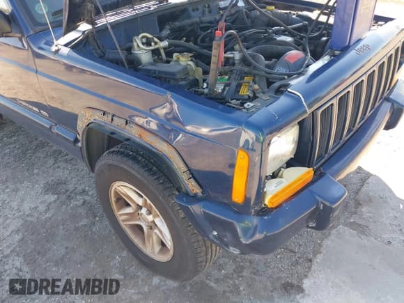 ✅ 2001 Jeep Cherokee Sport • VIN: 1J4FF58S21L612724 • Lot: 41668763. Listed on IAAI with 122,464 mi. Free auction sales archive from the USA and detailed vehicle history report at DreamBid. Image 6.