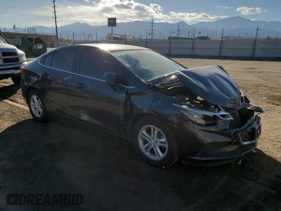 ✅ 2017 Chevrolet Cruze LT • VIN: 1G1BE5SMXH7162107 • Lot: 82661975. Wystawiony na Copart z przebiegiem 113 441 mil. Bezpłatny archiwum sprzedaży aukcyjnych z USA i szczegółowy raport historii pojazdu na DreamBid. Zdjęcie 4.