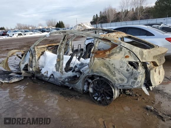 ✅ 2021 Tesla Model Y Long Range • VIN: 5YJYGDEE2MF078328 • Lot: 44137445. Wystawiony na Copart z przebiegiem Nie podano. Bezpłatny archiwum sprzedaży aukcyjnych z USA i szczegółowy raport historii pojazdu na DreamBid. Zdjęcie 2.