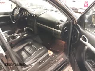 ✅ 2004 Porsche Cayenne S • VIN: WP1AB29P54LA62944 • Lot: 43692057. Wystawiony na IAAI z przebiegiem 216 744 mil. Bezpłatny archiwum sprzedaży aukcyjnych z USA i szczegółowy raport historii pojazdu na DreamBid. Zdjęcie 5.