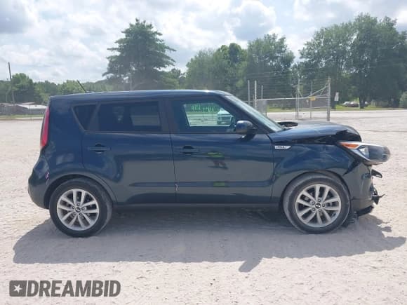 ✅ 2017 Kia Soul + • VIN: KNDJP3A55H7435403 • Lot: 42447651. Wystawiony na IAAI z przebiegiem 72 975 mil. Bezpłatny archiwum sprzedaży aukcyjnych z USA i szczegółowy raport historii pojazdu na DreamBid. Zdjęcie 13.