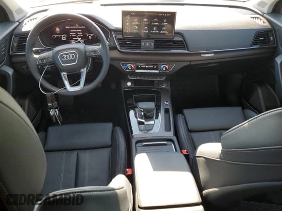 ✅ 2023 Audi Q5 S line Prestige • VIN: WA1FAAFY7P2165191 • Lot: 63031395. Wystawiony na Copart z przebiegiem 12 694 mil. Bezpłatny archiwum sprzedaży aukcyjnych z USA i szczegółowy raport historii pojazdu na DreamBid. Zdjęcie 8.