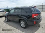 ✅ 2015 Kia Sorento LX • VIN: 5XYKTDA73FG611386 • Лот: 63097025. Опубликован ранее на Copart с пробегом 146 574 миль. Бесплатный доступ к архиву аукционных продаж из США и подробный отчёт об истории автомобиля на DreamBid. Изображение 2.