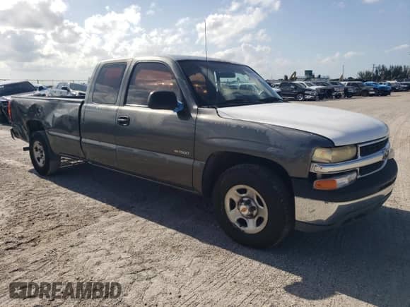 2002 Chevrolet Silverado 1500 with VIN 1GCEC19T52E273182, listed as a Copart auction lot 67066404 with 317,757 mi miles and Non repairable. Bid and sale history available at DreamBid. Image 4.