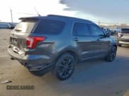 ✅ 2018 Ford Explorer XLT • VIN: 1FM5K8D84JGA55618 • Lot: 94232865. Wystawiony na Copart z przebiegiem 77 462 mil. Bezpłatny archiwum sprzedaży aukcyjnych z USA i szczegółowy raport historii pojazdu na DreamBid. Zdjęcie 3.