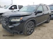 ✅ 2023 Honda Pilot Sport • VIN: 5FNYG2H38PB009596 • Lot: 76626974. Wystawiony na Copart z przebiegiem 17 625 mil. Bezpłatny archiwum sprzedaży aukcyjnych z USA i szczegółowy raport historii pojazdu na DreamBid. Zdjęcie 1.