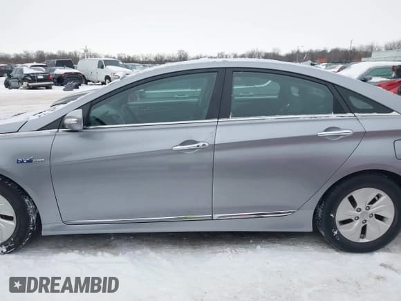 ✅ 2014 Hyundai Sonata Limited • VIN: KMHEC4A4XEA117023 • Lot: 41299461. Wystawiony na IAAI z przebiegiem 154 822 mil. Bezpłatny archiwum sprzedaży aukcyjnych z USA i szczegółowy raport historii pojazdu na DreamBid. Zdjęcie 14.