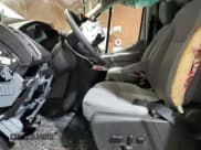 ✅ 2018 Ford Transit • VIN: 1FDYR2CM0JKA75589 • Lot: 48477245. Wystawiony na Copart z przebiegiem 65 267 mil. Bezpłatny archiwum sprzedaży aukcyjnych z USA i szczegółowy raport historii pojazdu na DreamBid. Zdjęcie 7.