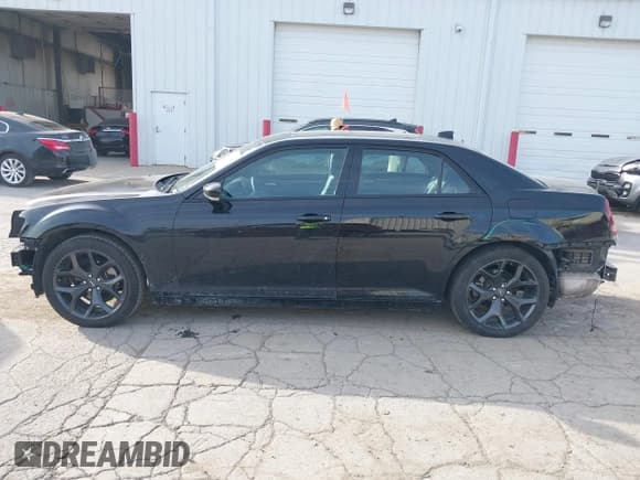 ✅ 2023 Chrysler 300 S • VIN: 2C3CCABG1PH616692 • Lot: 43332604. Listed on IAAI with 69,805 mi. Free auction sales archive from the USA and detailed vehicle history report at DreamBid. Image 15.