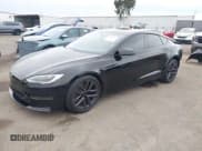 ✅ 2022 Tesla Model S • VIN: 5YJSA1E5XNF463529 • Lot: 43714895. Wystawiony na IAAI z przebiegiem 55 399 mil. Bezpłatny archiwum sprzedaży aukcyjnych z USA i szczegółowy raport historii pojazdu na DreamBid. Zdjęcie 20.