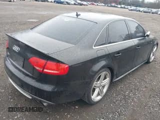 ✅ 2010 Audi S4 Premium Plus • VIN: WAUDGAFL4AA021804 • Lot: 43709110. Wystawiony na IAAI z przebiegiem 90 175 mil. Bezpłatny archiwum sprzedaży aukcyjnych z USA i szczegółowy raport historii pojazdu na DreamBid. Zdjęcie 4.
