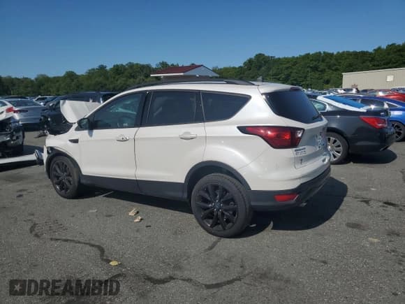 ✅ 2019 Ford Escape SE • VIN: 1FMCU9GD1KUC55973 • Lot: 59154525. Wystawiony na Copart z przebiegiem Nie podano. Bezpłatny archiwum sprzedaży aukcyjnych z USA i szczegółowy raport historii pojazdu na DreamBid. Zdjęcie 2.