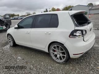 ✅ 2013 Volkswagen Golf GTI • VIN: WVWHV7AJ6DW133899 • Lot: 90587165. Wystawiony na Copart z przebiegiem 108 643 mil. Bezpłatny archiwum sprzedaży aukcyjnych z USA i szczegółowy raport historii pojazdu na DreamBid. Zdjęcie 2.