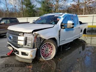 ✅ 2017 Ford F-350 XL • VIN: 1FT8W3BT7HEE40595 • Lot: 93230595. Wystawiony na Copart z przebiegiem Nie podano. Bezpłatny archiwum sprzedaży aukcyjnych z USA i szczegółowy raport historii pojazdu na DreamBid. Zdjęcie 1.