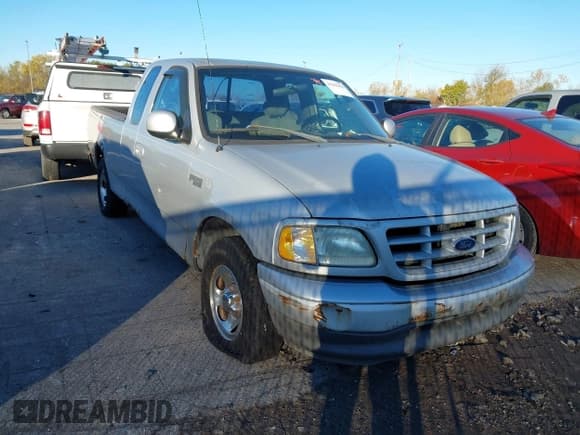 ✅ 2003 Ford F-150 XL • VIN: 1FTRX17253NA52697 • Lot: 43562460. Wystawiony na IAAI z przebiegiem 160 805 mil. Bezpłatny archiwum sprzedaży aukcyjnych z USA i szczegółowy raport historii pojazdu na DreamBid. Zdjęcie 1.