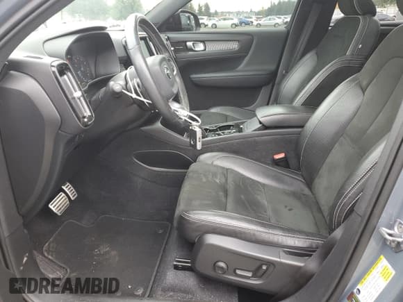 ✅ 2020 Volvo XC40 R-Design • VIN: YV4162UM3L2325100 • Lot: 90312665. Listed on Copart with 92,784 mi. Free auction sales archive from the USA and detailed vehicle history report at DreamBid. Image 7.