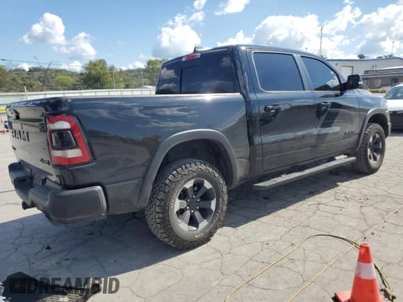 2020 Ram 1500 Rebel z VIN 1C6SRFLM2LN271477, wystawiony jako Copart lot #84295705 z przebiegiem 116 217 mil mil oraz Szkoda całkowita • Salvage title. Historia ofert i sprzedaży dostępna na DreamBid. Obrazek 3.