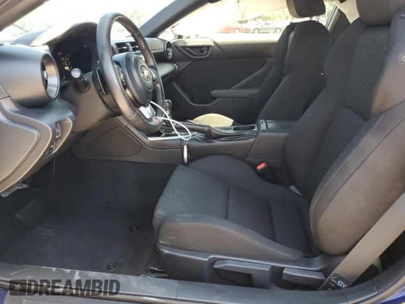 ✅ 2023 Toyota 86 • VIN: JF1ZNBC1XP8752931 • Lot: 80588555. Wystawiony na Copart z przebiegiem 46 867 mil. Bezpłatny archiwum sprzedaży aukcyjnych z USA i szczegółowy raport historii pojazdu na DreamBid. Zdjęcie 7.