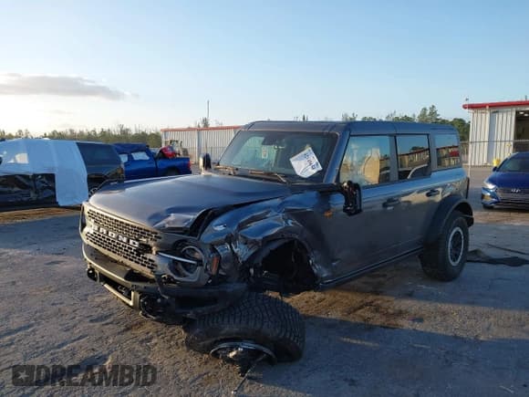 ✅ 2024 Ford Bronco Badlands • VIN: 1FMEE9BP8RLA41215 • Lot: 42148654. Listed on IAAI with 3,573 mi. Free auction sales archive from the USA and detailed vehicle history report at DreamBid. Image 2.