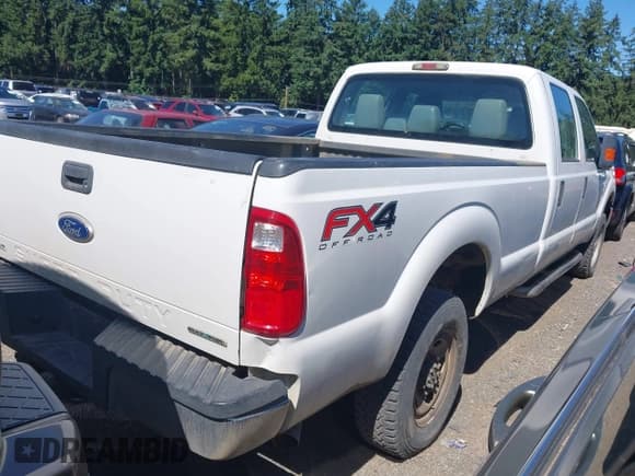 ✅ 2012 Ford F-250 XL • VIN: 1FT7W2B69CEA93084 • Lot: 42484710. Listed on IAAI with 102,637 mi. Free auction sales archive from the USA and detailed vehicle history report at DreamBid. Image 4.